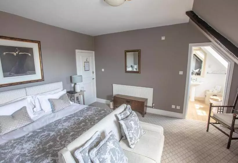 The George Hotel And Beach Club