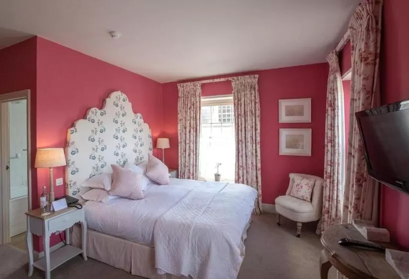 The George Hotel And Beach Club