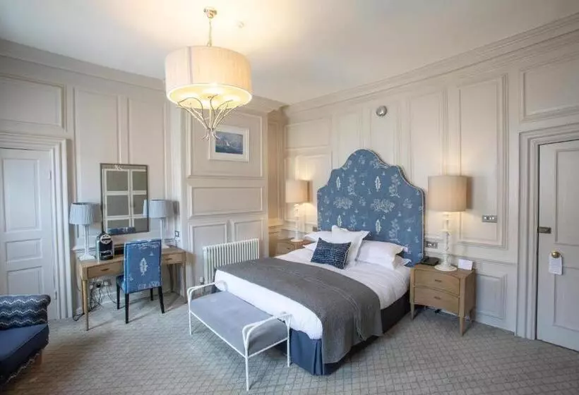 The George Hotel And Beach Club