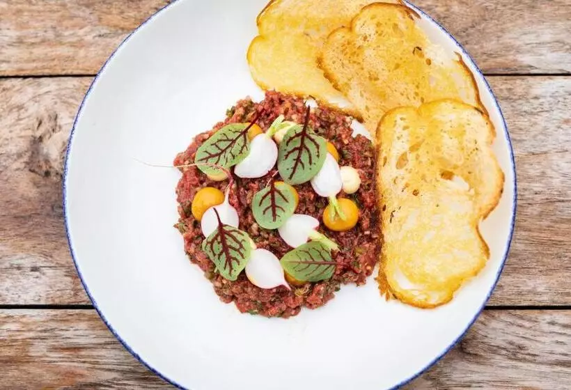 The George Hotel And Beach Club