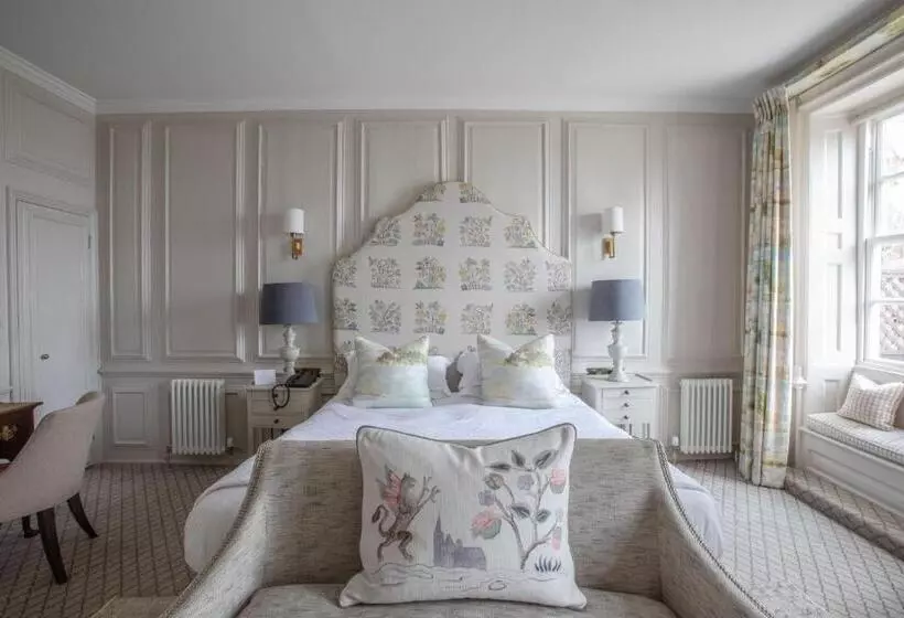 The George Hotel And Beach Club