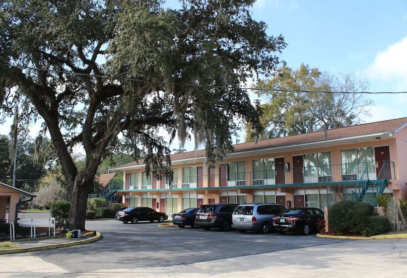 هتل Travelers Inn Gainesville