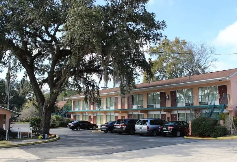 فندق Travelers Inn Gainesville