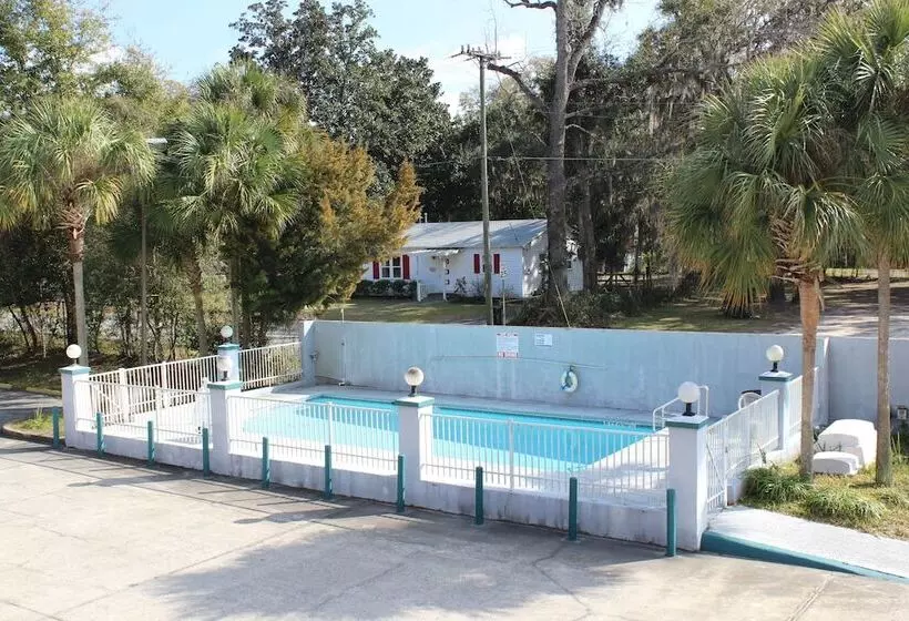 فندق Travelers Inn Gainesville