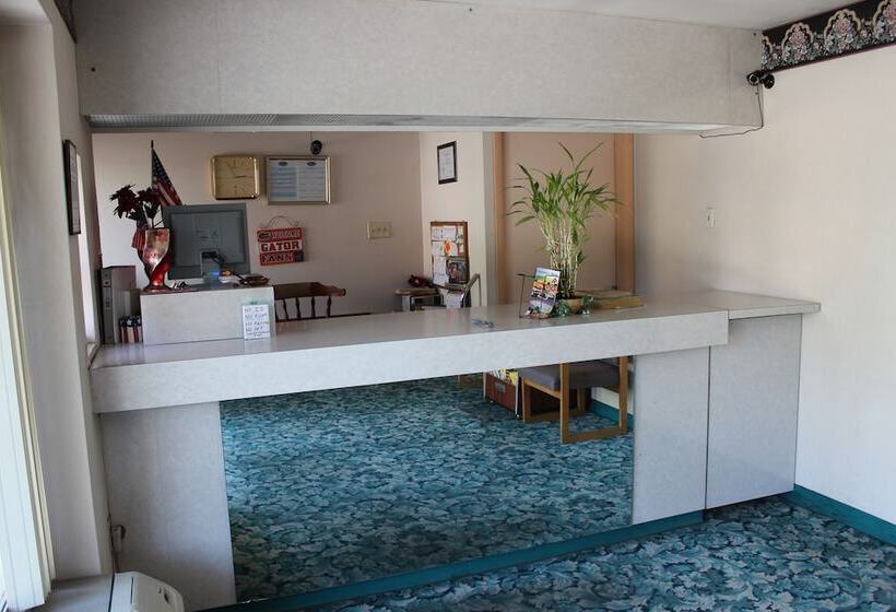 هتل Travelers Inn Gainesville