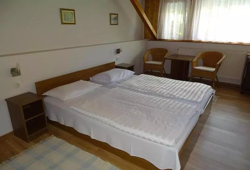 酒店 Alabárdos Panzió és Apartmanház