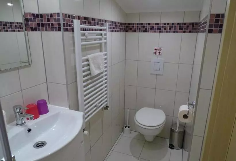 酒店 Alabárdos Panzió és Apartmanház