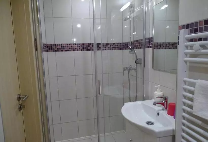 酒店 Alabárdos Panzió és Apartmanház