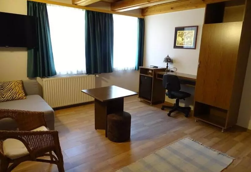 酒店 Alabárdos Panzió és Apartmanház