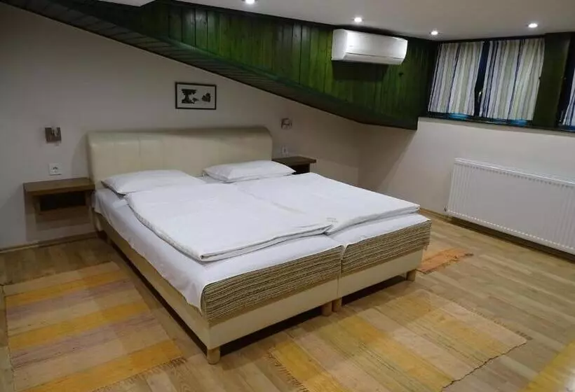 酒店 Alabárdos Panzió és Apartmanház