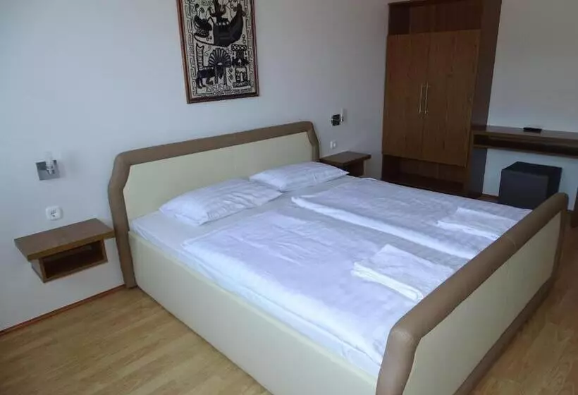 酒店 Alabárdos Panzió és Apartmanház