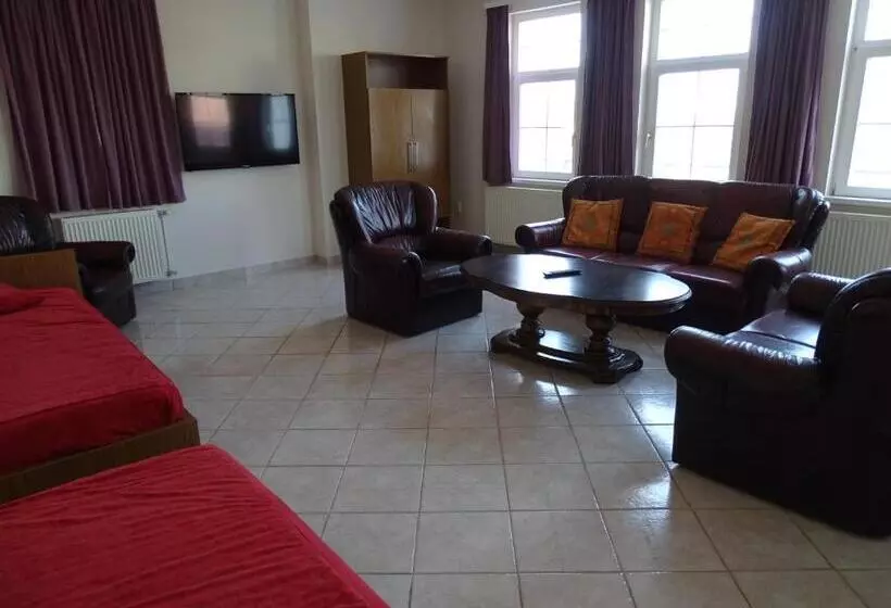 酒店 Alabárdos Panzió és Apartmanház