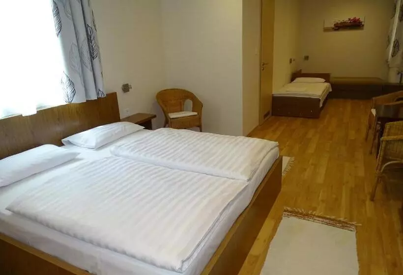 酒店 Alabárdos Panzió és Apartmanház