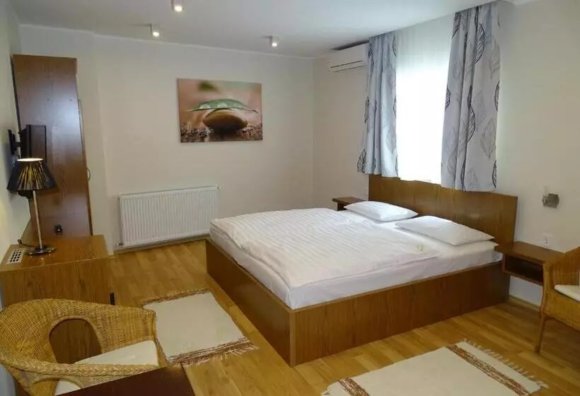 酒店 Alabárdos Panzió és Apartmanház