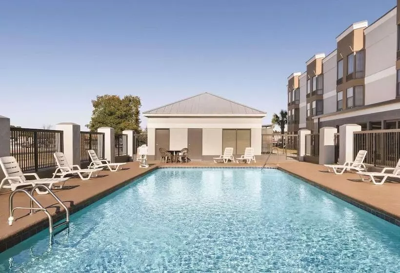 هتل Country Inn & Suites By Radisson, Florence, Sc