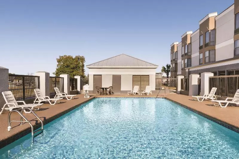 هتل Country Inn & Suites By Radisson, Florence, Sc