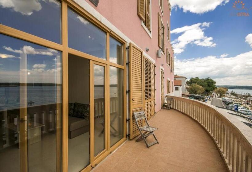 ホテル Rotonda Inn Novigrad