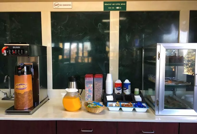 בית מלון כפרי Days Inn & Suites By Wyndham Byram