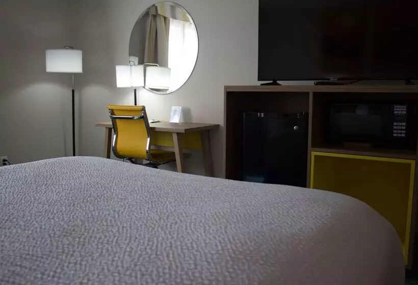 Отель Days Inn By Wyndham Colby