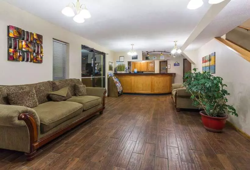 Отель Days Inn By Wyndham Colby