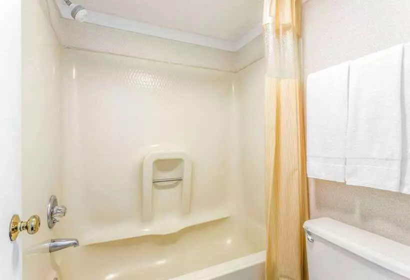 בית מלון כפרי Days Inn By Wyndham Cornelia