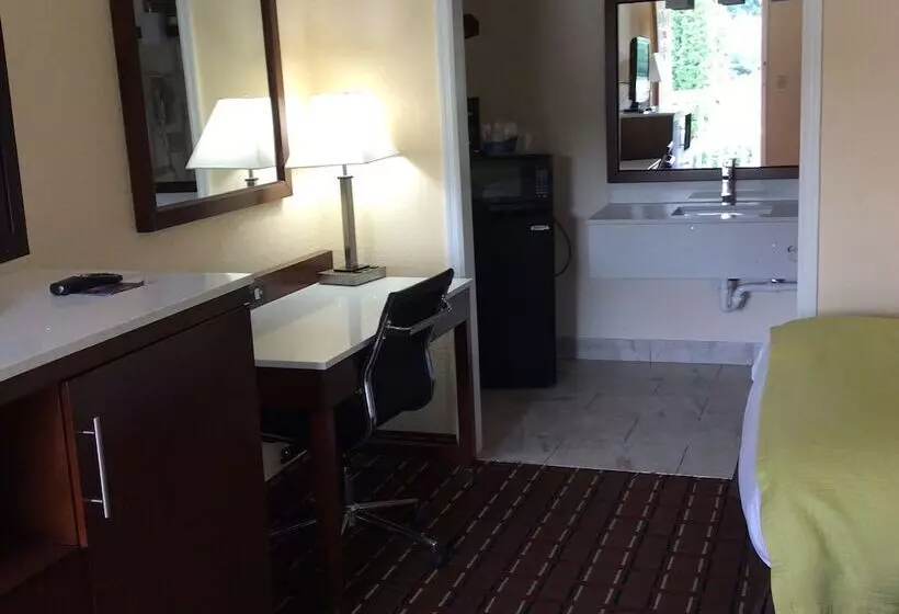 בית מלון כפרי Days Inn By Wyndham Cornelia