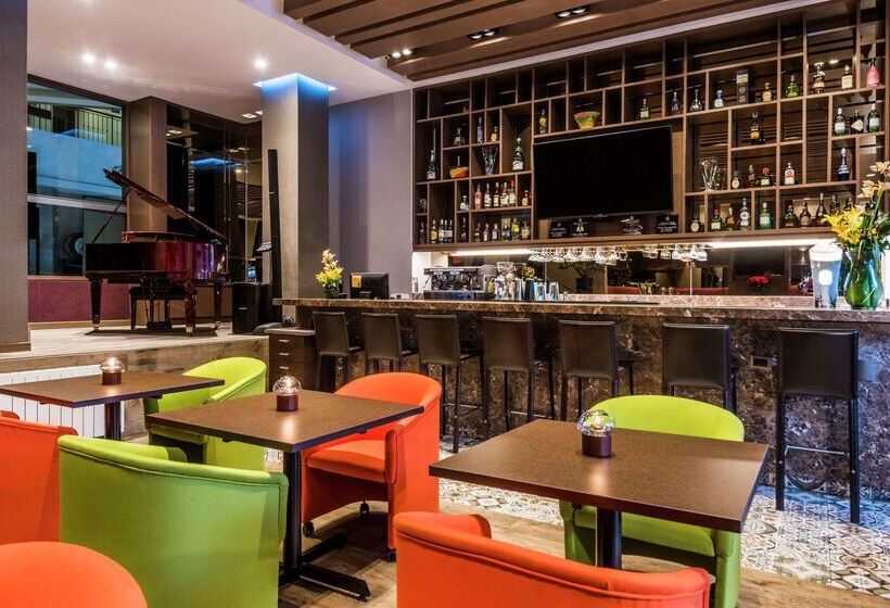 هتل Embassy Suites By Hilton Bogotá Rosales