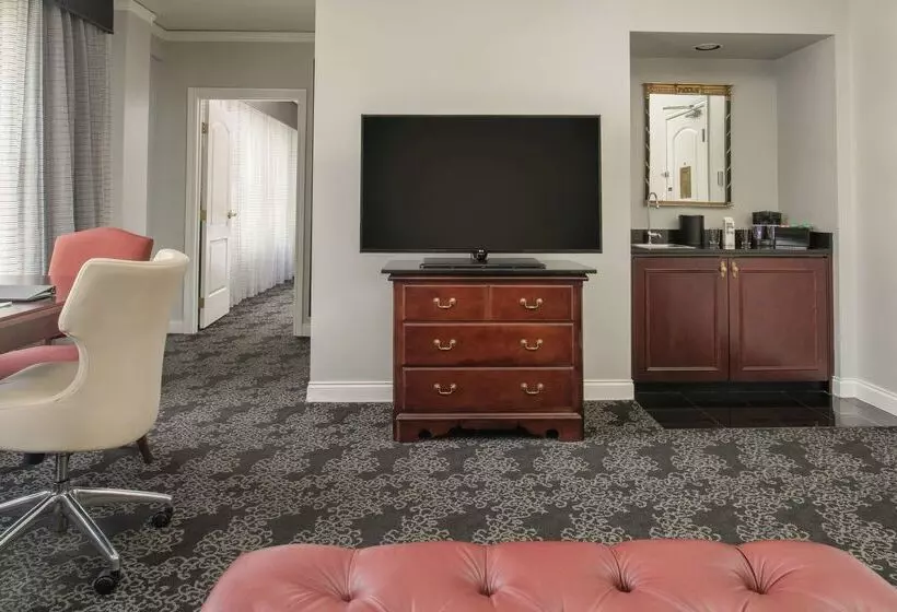 Отель Embassy Suites By Hilton Portland Downtown