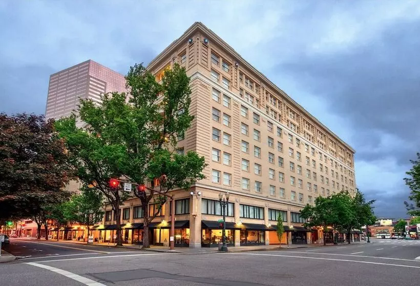 Отель Embassy Suites By Hilton Portland Downtown