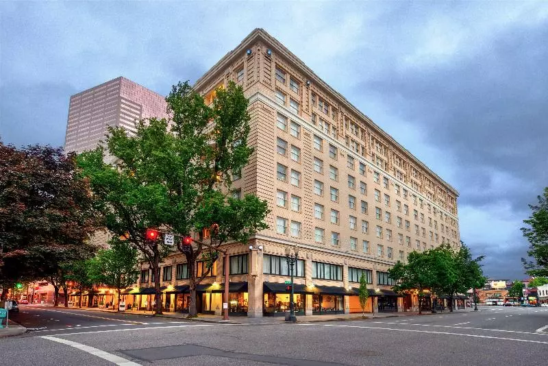 Отель Embassy Suites By Hilton Portland Downtown