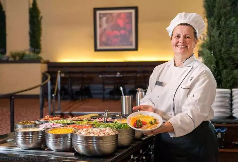 Отель Embassy Suites By Hilton Portland Downtown