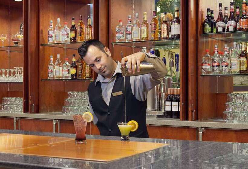 فندق Embassy Suites By Hilton Portland Downtown