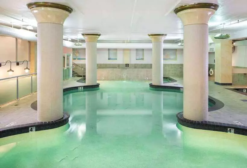 Отель Embassy Suites By Hilton Portland Downtown