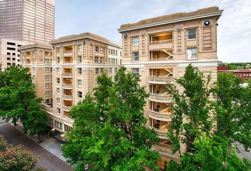 Отель Embassy Suites By Hilton Portland Downtown