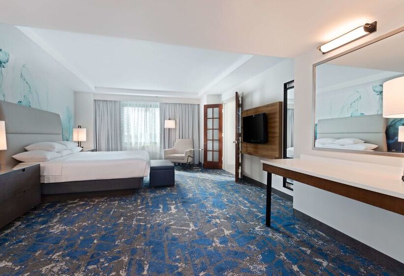 בית מלון כפרי Embassy Suites By Hilton Tampa Usf Near Busch Gardens