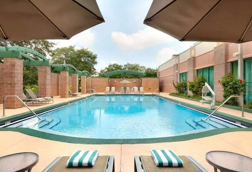 هتل Embassy Suites By Hilton Tampa Usf Near Busch Gardens