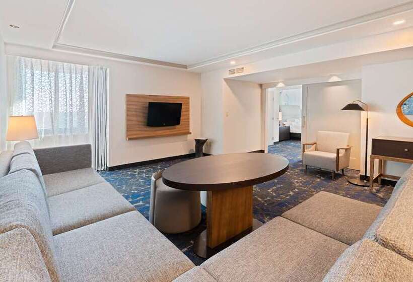 בית מלון כפרי Embassy Suites By Hilton Tampa Usf Near Busch Gardens