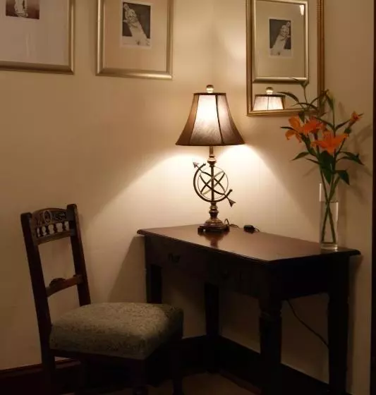 Отель Meredith House