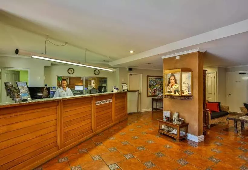 Отель Moonlight Bay Suites