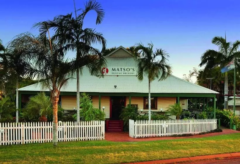 Отель Moonlight Bay Suites