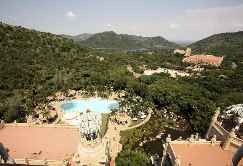 هتل The Palace Of The Lost City At Sun City Resort