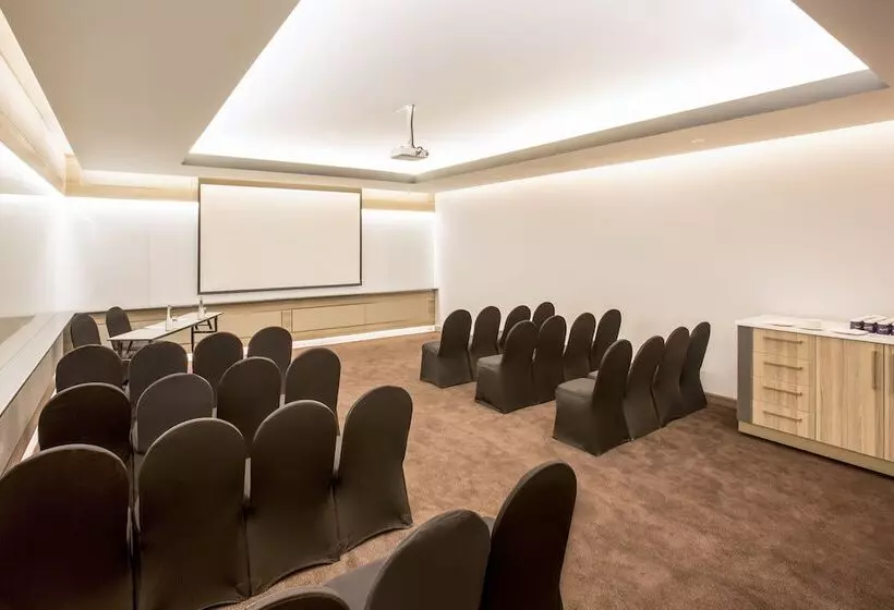 هتل The Palace Of The Lost City At Sun City Resort