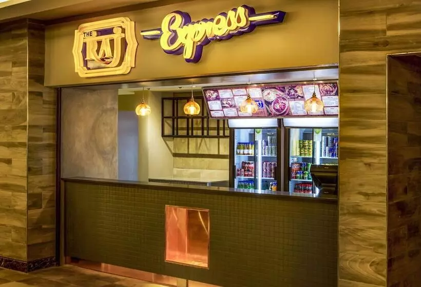 هتل The Palace Of The Lost City At Sun City Resort