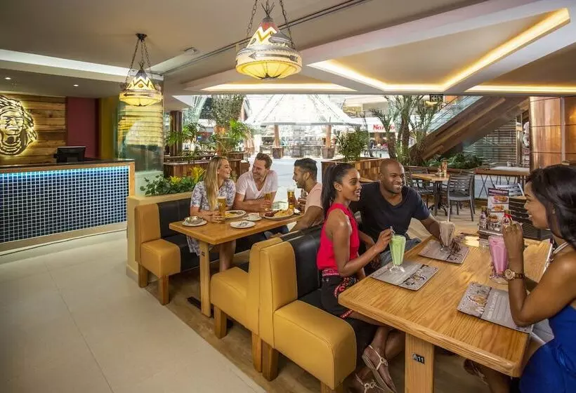 هتل The Palace Of The Lost City At Sun City Resort