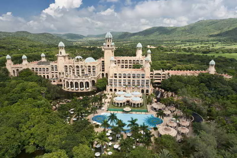 هتل The Palace Of The Lost City At Sun City Resort