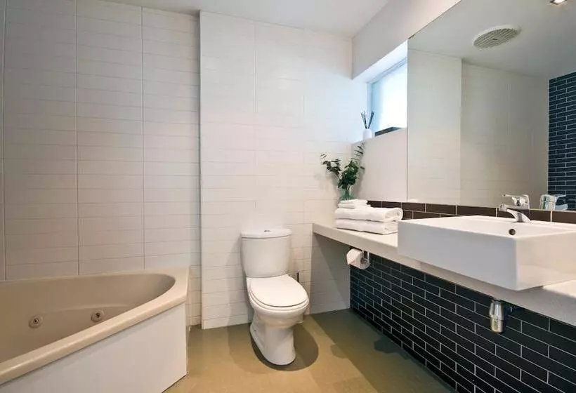 Lorne Bay View Motel