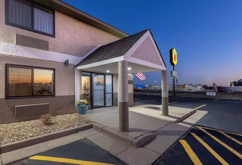 Мотель Super 8 By Wyndham Pratt