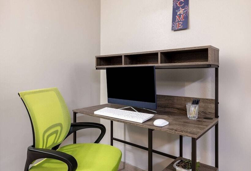 モーテル Super 8 By Wyndham Pratt