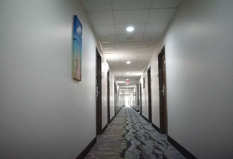 Мотель Super 8 By Wyndham Pratt