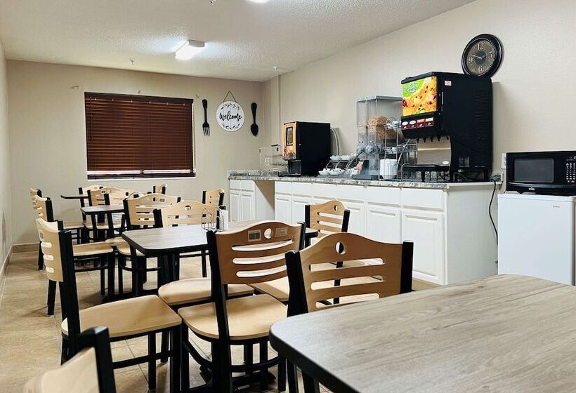 モーテル Super 8 By Wyndham Pratt